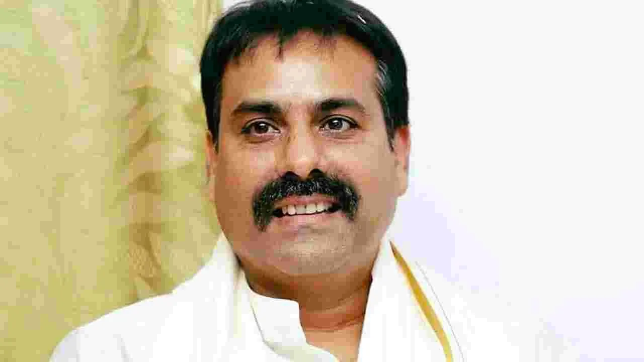 తెనాలి మాజీ ఎమ్మెల్యే అన్నాబత్తుని శివకుమార్‌ దంపతులపై చీటింగ్ కేసు