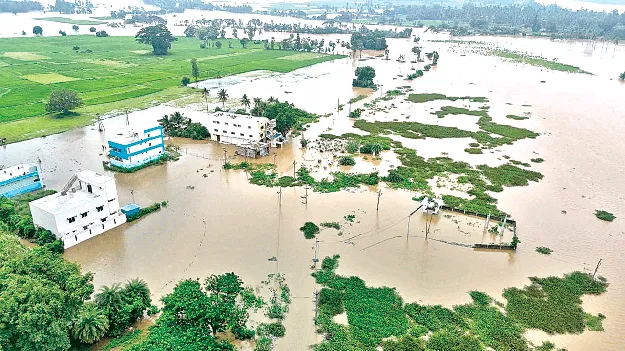 Annavaram   జలదిగ్బంధంలో అన్నవరం 