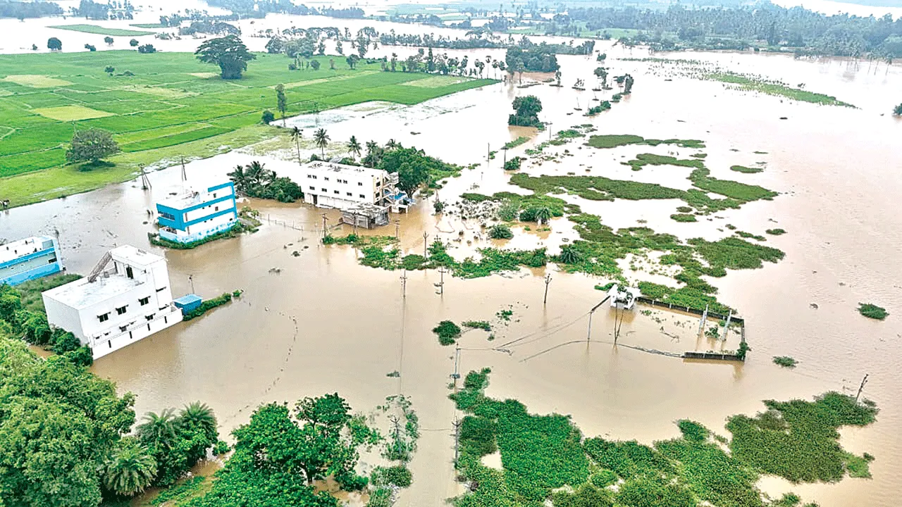 Annavaram జలదిగ్బంధంలో అన్నవరం