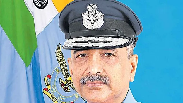 వాయుసేన అధిపతిగా  ఎయిర్‌ మార్షల్‌ అశుతోష్‌ దీక్షిత్‌