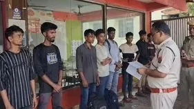 అస్సాంలో 9 మంది బంగ్లాదేశీయుల అరెస్ట్.. నకిలీ ఆధార్ కార్డులు స్వాధీనం..