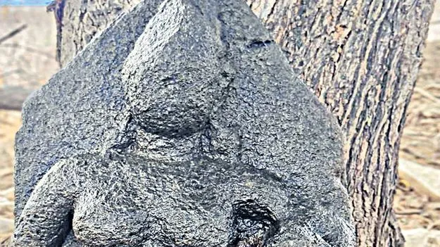 800 ఏళ్లనాటి బాల గణపతి శిల్పం 