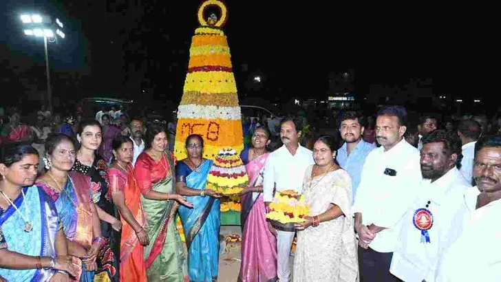  యాదాద్రి భువనగిరి జిల్లాలో  సందడిగా బతుకమ్మ వేడుకలు