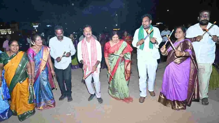  యాదాద్రి భువనగిరి జిల్లాలో  సందడిగా బతుకమ్మ వేడుకలు