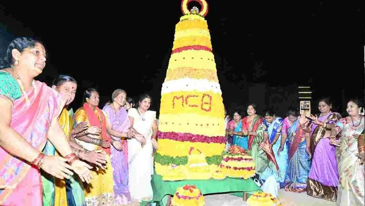  యాదాద్రి భువనగిరి జిల్లాలో  సందడిగా బతుకమ్మ వేడుకలు