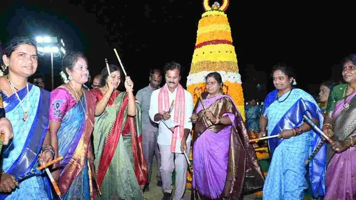  యాదాద్రి భువనగిరి జిల్లాలో  సందడిగా బతుకమ్మ వేడుకలు