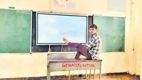 ఈ టీచర్‌...పట్టుదలకు మారుపేరు!