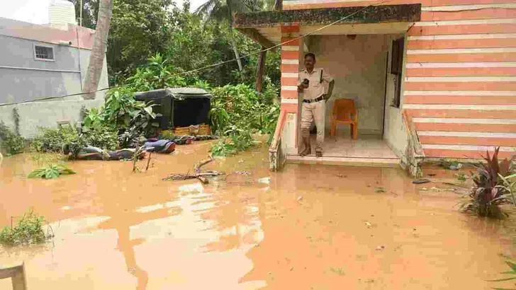 శ్రీకాకుళం బూర్జలో వరద బీభత్సం.. పోలీస్ స్టేషన్‌లోకి చేరిన నీరు