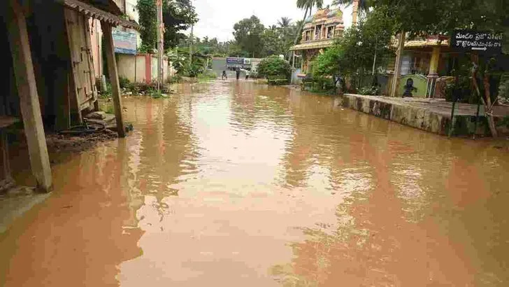 శ్రీకాకుళం బూర్జలో వరద బీభత్సం.. పోలీస్ స్టేషన్‌లోకి చేరిన నీరు