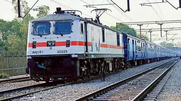 వికారాబాద్‌ స్టేషన్‌లో ఎక్స్‌ప్రెస్‌ రైళ్లకు హాల్ట్‌