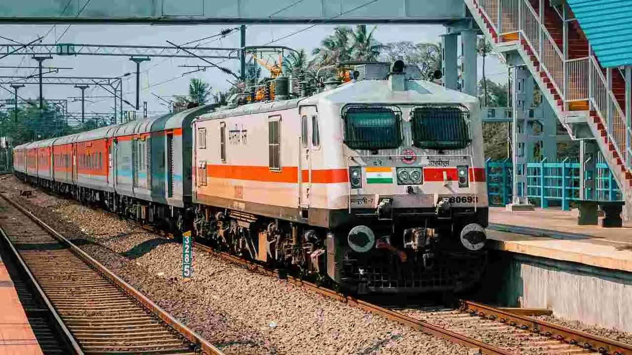 డిసెంబరులో హైదరాబాద్‌-రక్సౌల్‌ మధ్య పలు రైళ్ల రద్దు