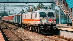 హైటెక్‌ సిటీ రైల్వేస్టేషన్‌లో 10 రైళ్లకు తాత్కాలిక హాల్ట్‌ 