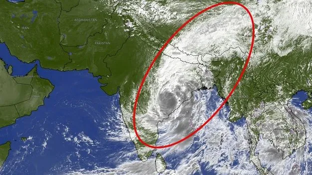భారత్‌ నుంచి చైనా దాకా 4000కి.మీ. మేఘమాల
