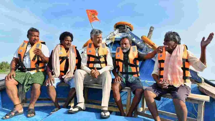 మత్స్యకారుల సమస్యలు అడిగి తెలుసుకున్న సీఎం చంద్రబాబు