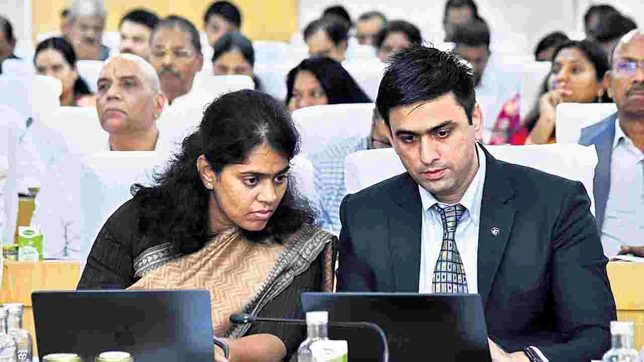 Collector: అలాంటి పరిశ్రమలకూ రుణాలు ఇప్పించండి