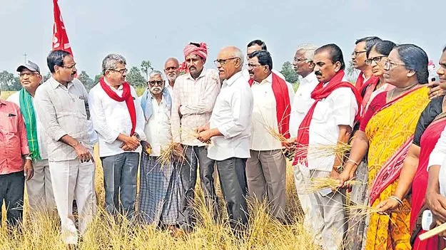 అన్నదాతలు సర్వస్వం కోల్పోయే దుస్థితి: బీవీ రాఘవులు