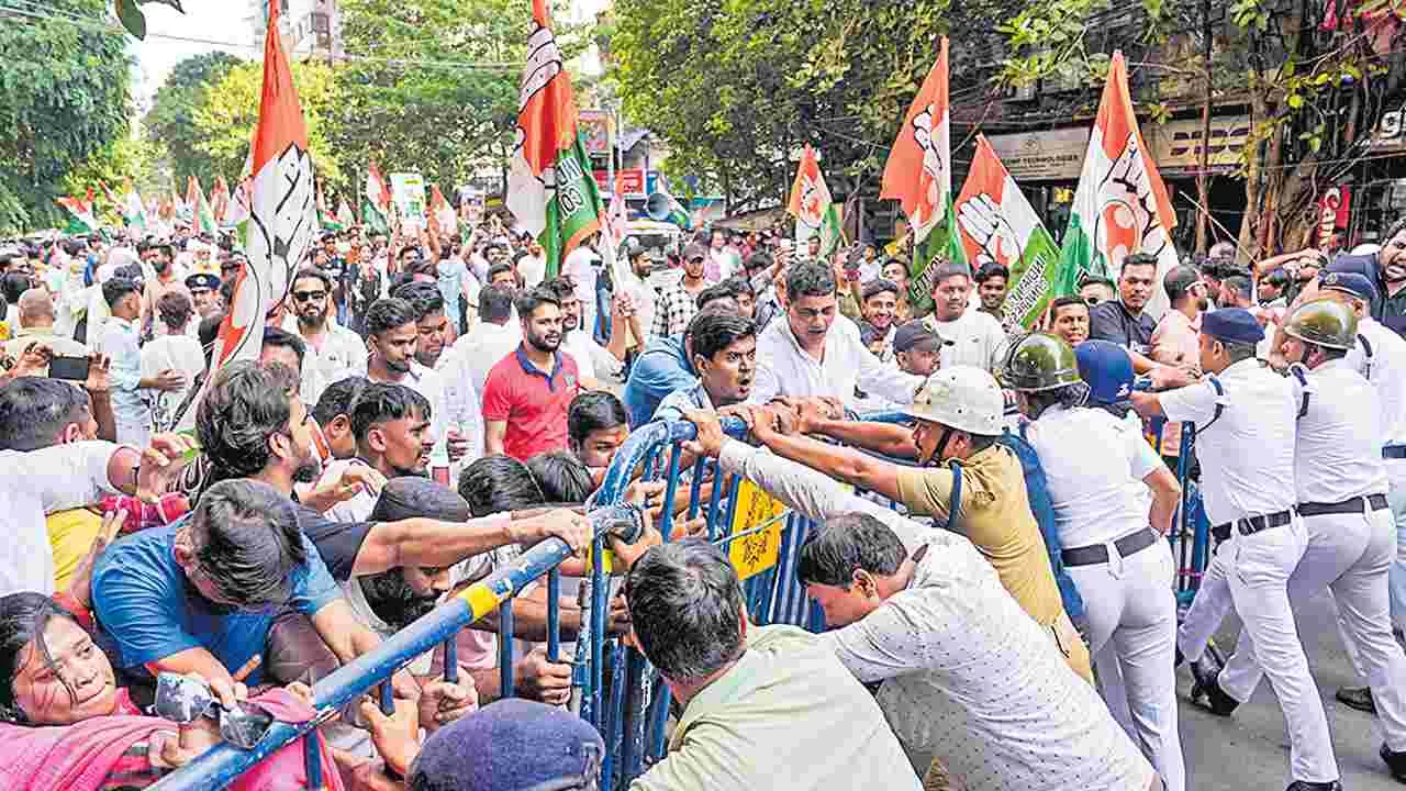 నేడు కాంగ్రెస్‌ వర్కింగ్‌ కమిటీ అత్యవసర సమావేశం