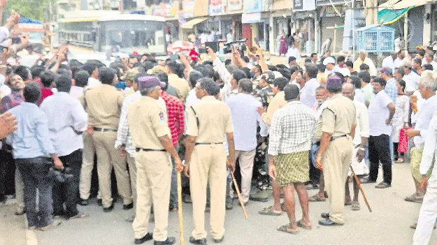దర్శిలో ఉద్రిక్తత