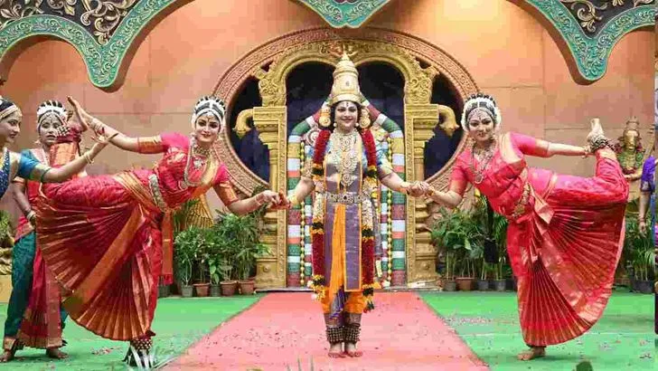 తిరుమల బ్రహ్మోత్సవాల్లో నటి డింపుల్ హయాతి కూచిపూడి నృత్య ప్రదర్శన