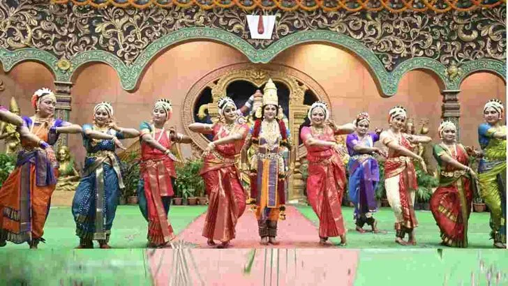 తిరుమల బ్రహ్మోత్సవాల్లో నటి డింపుల్ హయాతి కూచిపూడి నృత్య ప్రదర్శన