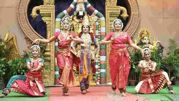 తిరుమల బ్రహ్మోత్సవాల్లో నటి డింపుల్ హయాతి కూచిపూడి నృత్య ప్రదర్శన