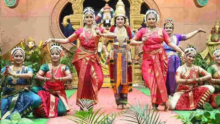 తిరుమల బ్రహ్మోత్సవాల్లో నటి డింపుల్ హయాతి కూచిపూడి నృత్య ప్రదర్శన
