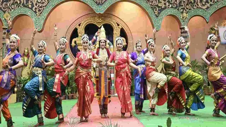 తిరుమల బ్రహ్మోత్సవాల్లో నటి డింపుల్ హయాతి కూచిపూడి నృత్య ప్రదర్శన