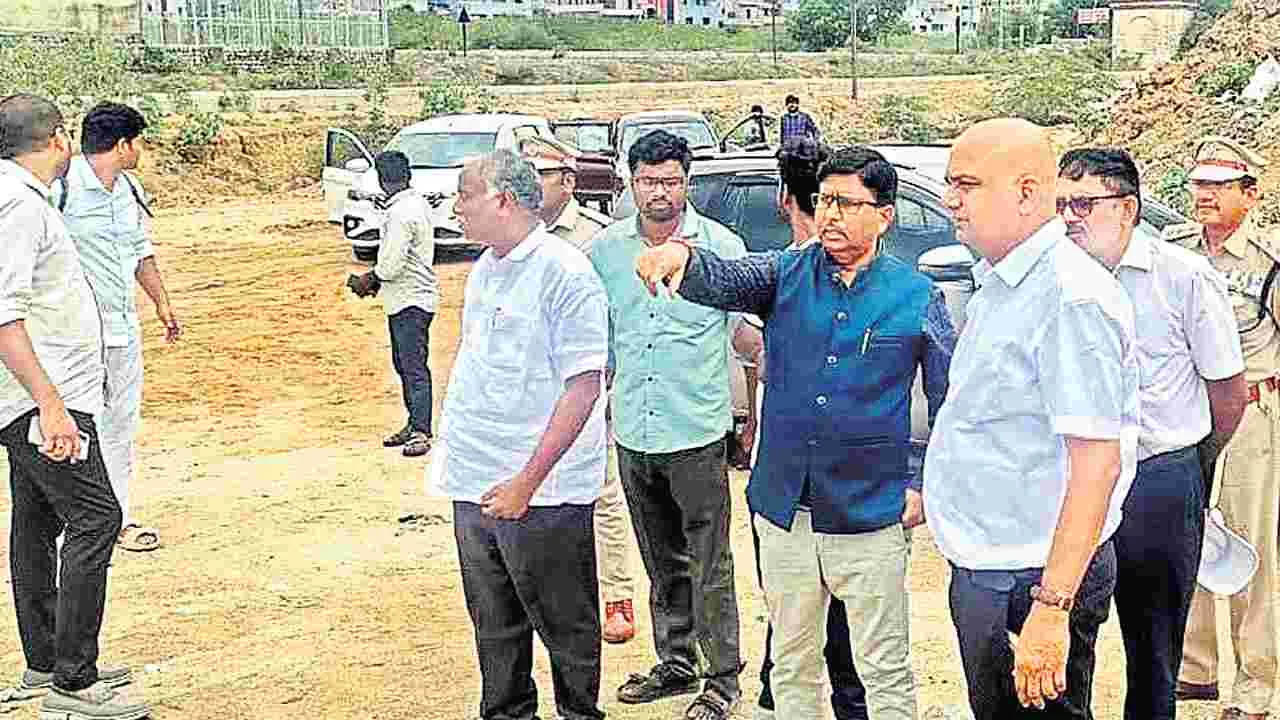 Devotees: భక్తుల రద్దీకి అనుగుణంగా ఏర్పాట్లు చేయండి