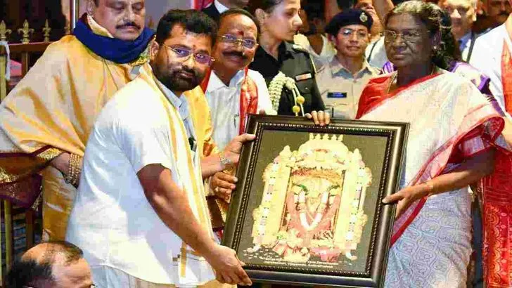 కనకదుర్గమ్మను దర్శించుకున్న రాష్ట్రపతి ద్రౌపది ముర్ము