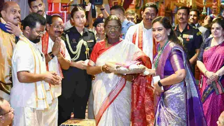 కనకదుర్గమ్మను దర్శించుకున్న రాష్ట్రపతి ద్రౌపది ముర్ము