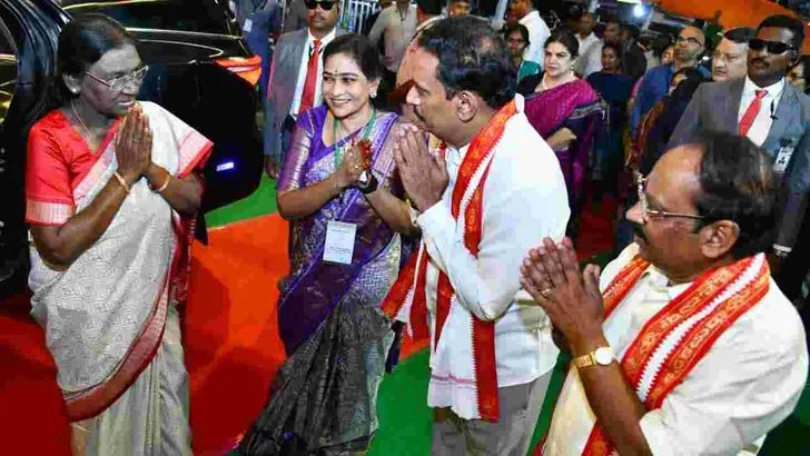 కనకదుర్గమ్మను దర్శించుకున్న రాష్ట్రపతి ద్రౌపది ముర్ము
