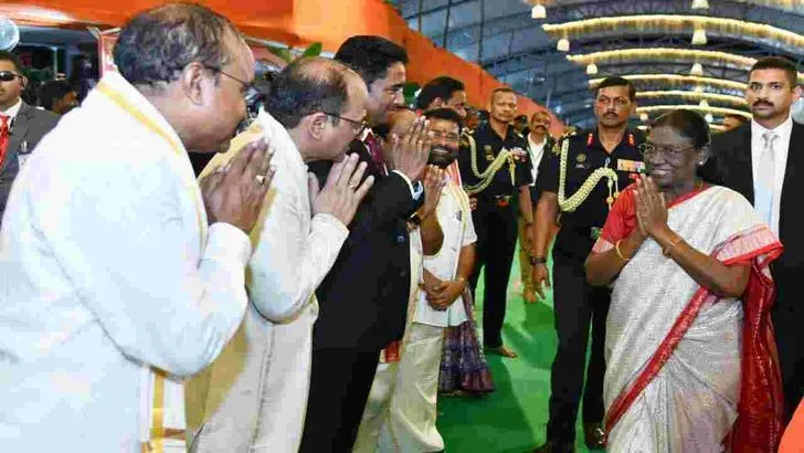 కనకదుర్గమ్మను దర్శించుకున్న రాష్ట్రపతి ద్రౌపది ముర్ము