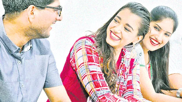 టీచర్‌ అభ్యర్థుల్లో ఆనందం
