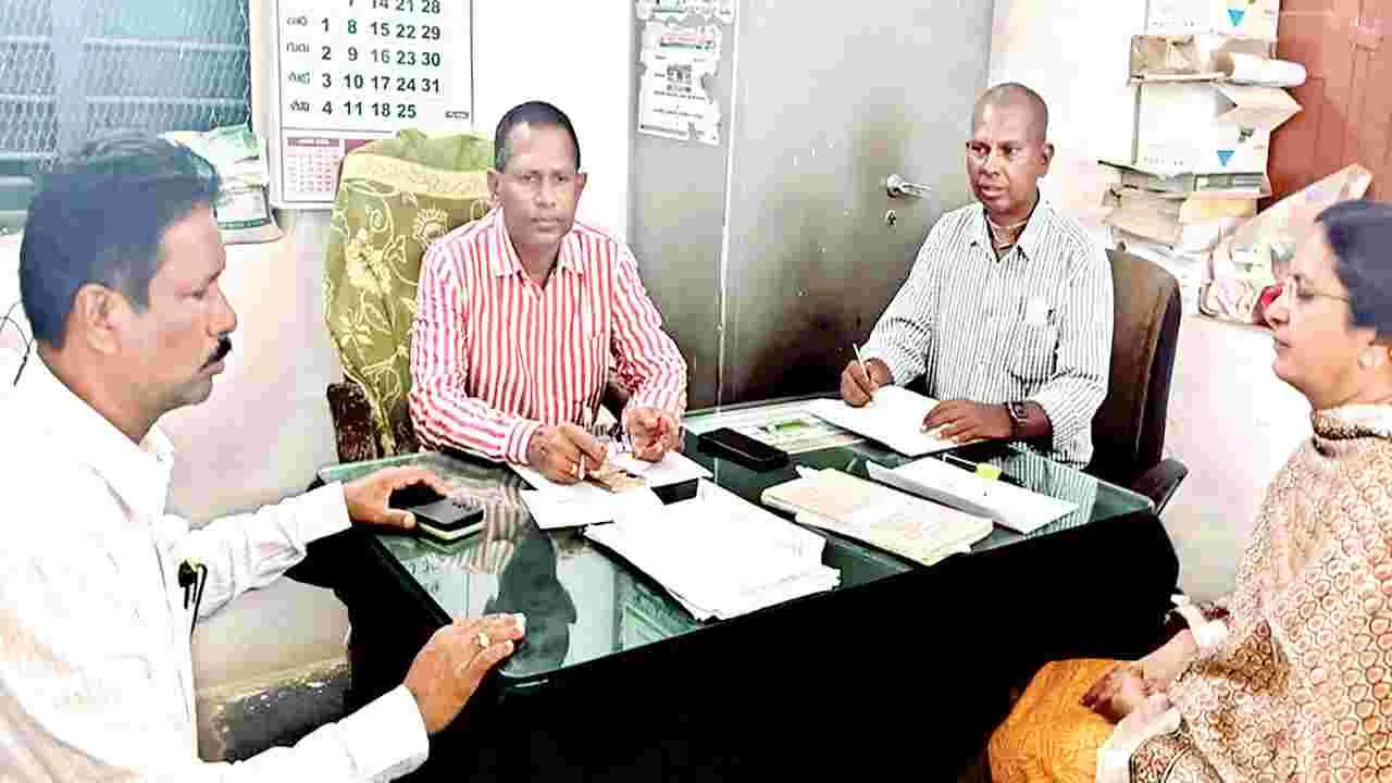 వేరుశనగ విత్తనాల పంపిణీపై విచారణ