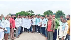 ఫాంహౌస్‌ పక్కనే భూమి.