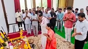 ఎర్రవల్లిలో కేసీఆర్‌ ఆయుధ పూజ
