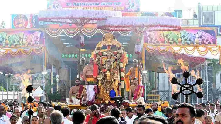 తిరుమల నవరాత్రి బ్రహ్మోత్సవాలు.. హనుమంత వాహనంపై శ్రీవారు