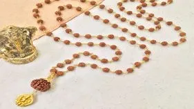 వినాయక మాల వేసుకున్నారని.. 