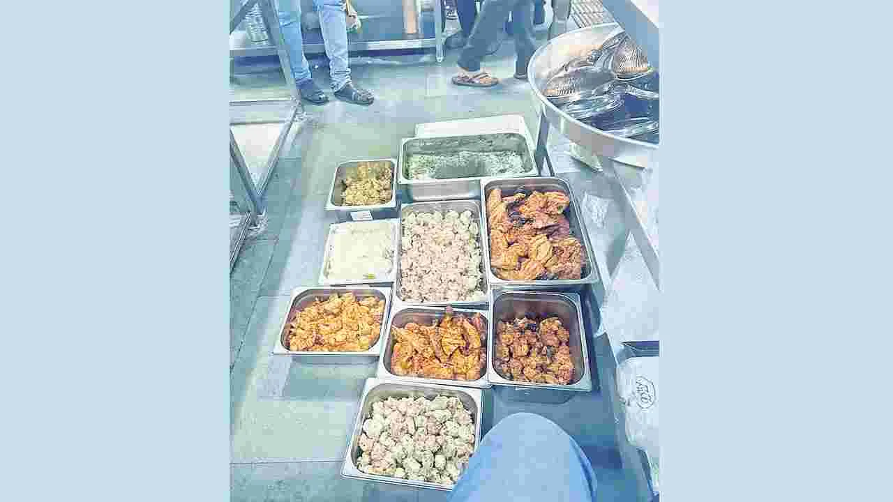 హోటళ్లలో నిల్వ ఆహారం!