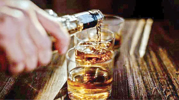 లైసెన్స్‌దారులపై ఎక్సైజ్‌ కత్తి