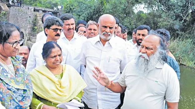 రైతులను దృష్టిలో పెట్టుకొని పనులు చేయండి
