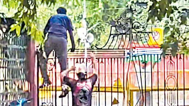జంతర్‌మంతర్‌’ బారికేడ్లు దాటిన సీజేపీ