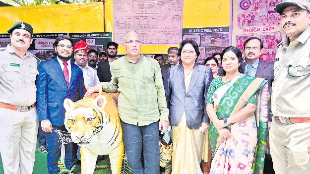 గిరిజనులు హక్కులపై అవగాహన కలిగి ఉండాలి