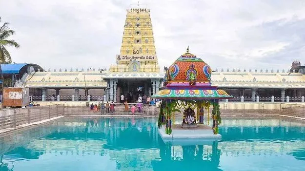 కాణిపాకంలో చవితి వేడుకలు.. పట్టువస్త్రాలు సమర్పించిన మంత్రి ఆనం