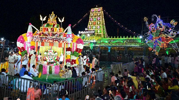 లాహిరి లాహిరి లాహిరిలో.. 