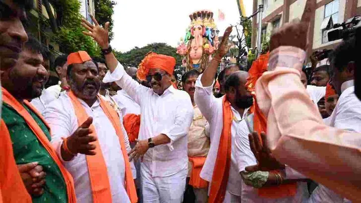 వైభవంగా ఖైరతాబాద్ మహాగణపతి శోభాయాత్ర.. లక్షలాదిగా తరలివచ్చిన భక్తులు