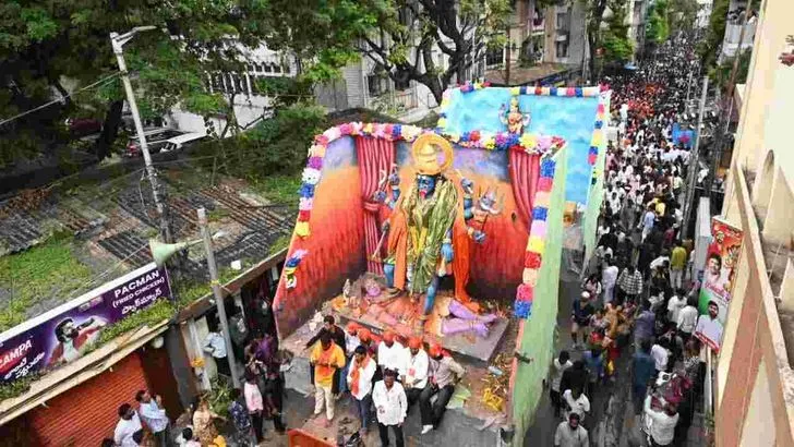 వైభవంగా ఖైరతాబాద్ మహాగణపతి శోభాయాత్ర.. లక్షలాదిగా తరలివచ్చిన భక్తులు