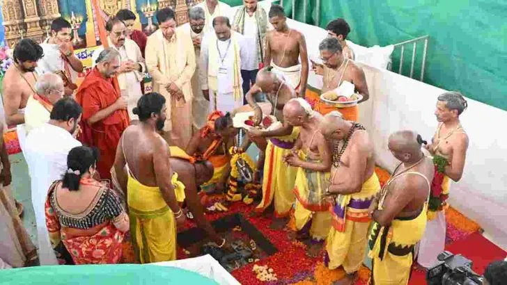 ఖమ్మంలో అంగరంగ వైభవంగా టీటీడీ వేంకటేశ్వరస్వామి ఆలయానికి భూమిపూజ