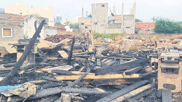 కనిగిరిలో భారీ అగ్నిప్రమాదం 