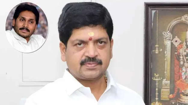 బీసీలను అణగదొక్కేందుకే రిజర్వేషన్లను తగ్గించారు.. జగన్‌పై మంత్రి కొల్లు రవీంద్ర ఫైర్